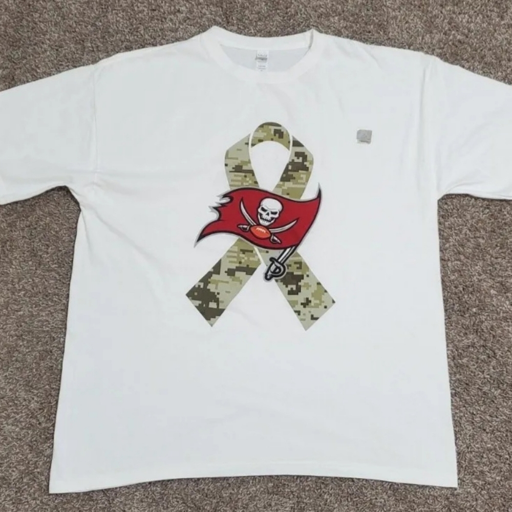 Men's Tampa Bay Buccaneers Camouflage Veterans Ribbon T-Shirt Size XL White